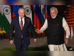 PM Modi&#039;s Rare Airport Reception Gesture: For Vladimir Putin And Who Else