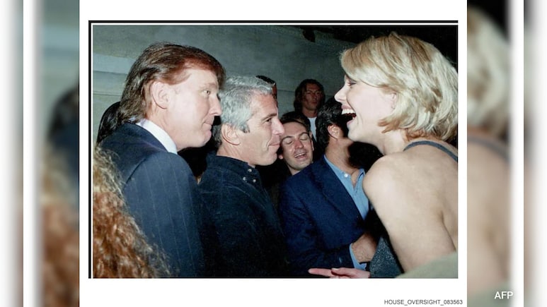 सच की परतें खुलने से पहले ही फाइल गायब, एपस्टीन केस की 16 फाइलें हटाई गईं, ट्रंप की फोटो से क्या लिंक