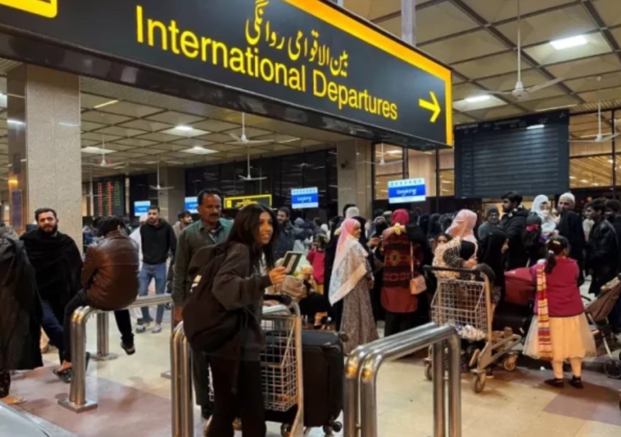 पाकिस्तान छोड़कर क्यों भाग रहे हजारों डॉक्टर, इंजीनियर, अकाउंटेंट्स? आंखें खोल देंगे आंकड़े