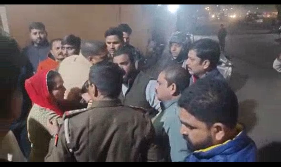 प्रयागराज में दो पक्षों में मारपीट, बस हटाने को लेकर हुआ था विवाद, जानें पूरा मामला