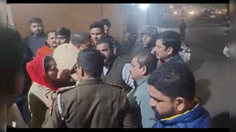 प्रयागराज में दो पक्षों में मारपीट, बस हटाने को लेकर हुआ था विवाद, जानें पूरा मामला