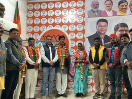 MP Congress: एमपी में दो कांग्रेस नेताओं ने थामा भाजपा का दामन, तमाम जतन के बाद भी नहीं रुक रहा पतझड़