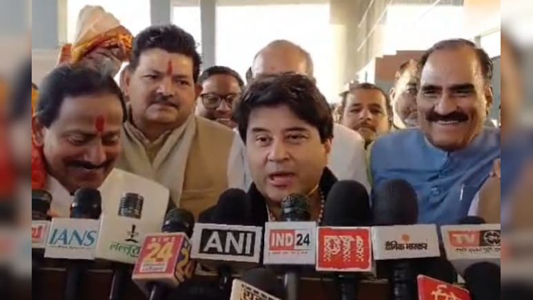 'अरे... मैं भी क्या करूं'- IndiGo संकट पर बोले सिंधिया, कहा- दिल्ली एयरपोर्ट पर डेढ़ घंटे से बैठा हूं