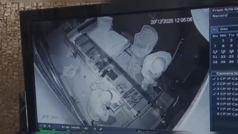 डूंगरपुर में एक ही रात 3 दुकानों में बड़ी चोरी, CCTV में कैद हुए 2 चोर