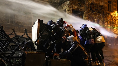 यूरोप के एक देश ने अपने ही लोगों पर विश्वयुद्ध वाला खतरनाक केमिकल बरसाया? 