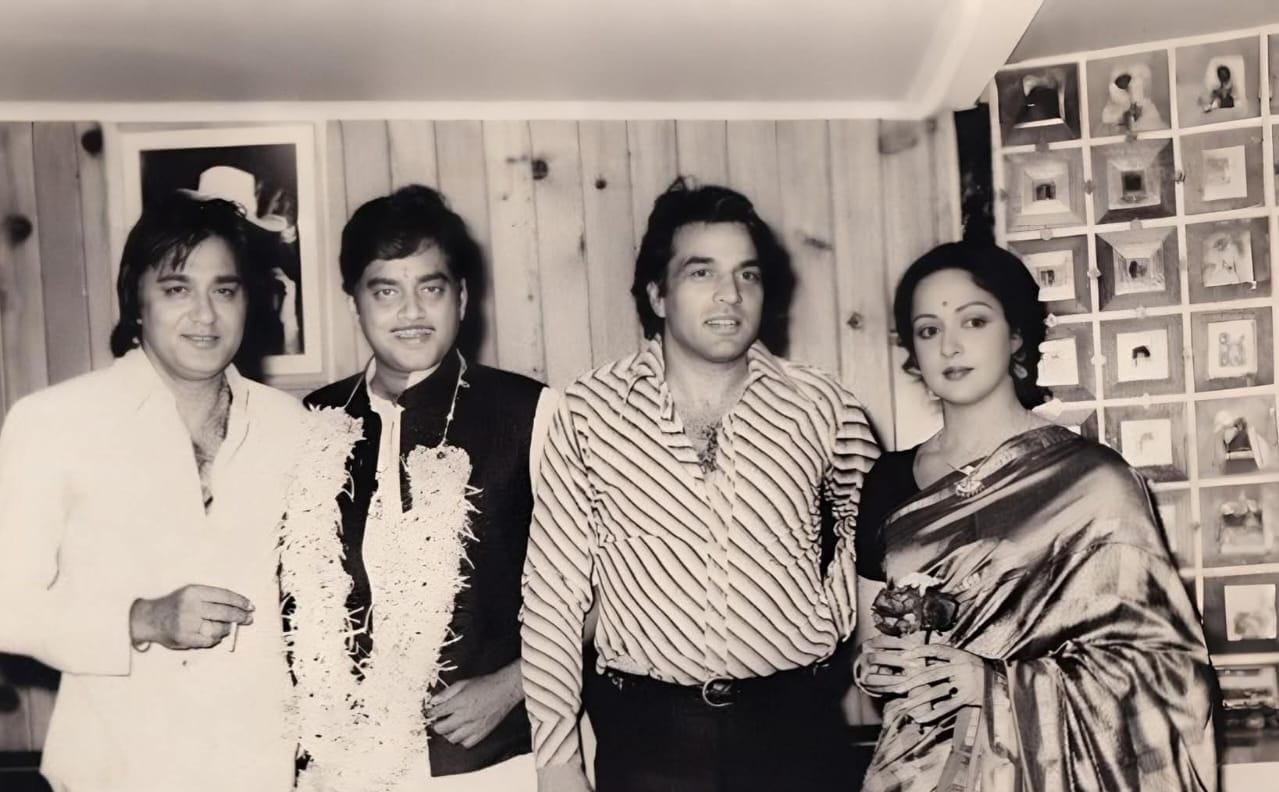 After Meeting The Deol Brothers, Shatrughan Sinha Visits Hema Malini And Her Daughters
