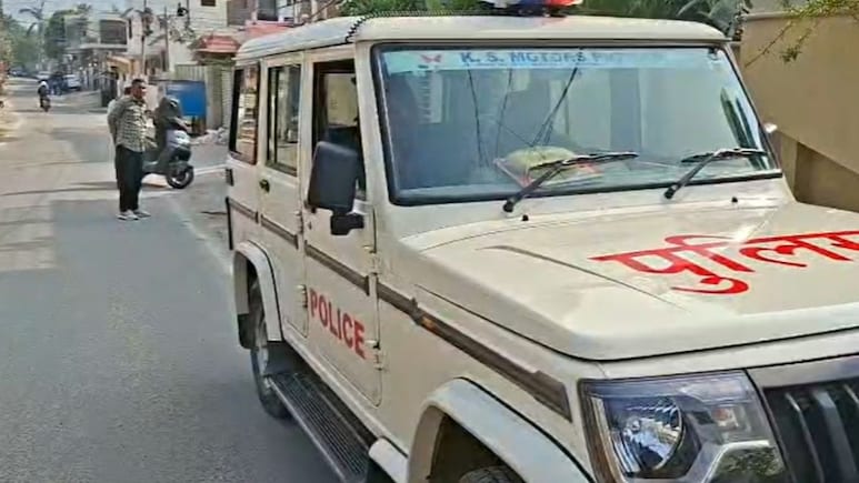 Rajasthan: क्राइम ब्रांच का अधिकारी बनकर महिलाओं से लूट, हीरे की गहने लेकर... नकली चूड़ियां देकर हुआ फरार