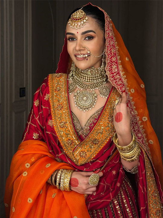 Komal Pandey’s Regal Bridal Look; See Pics
