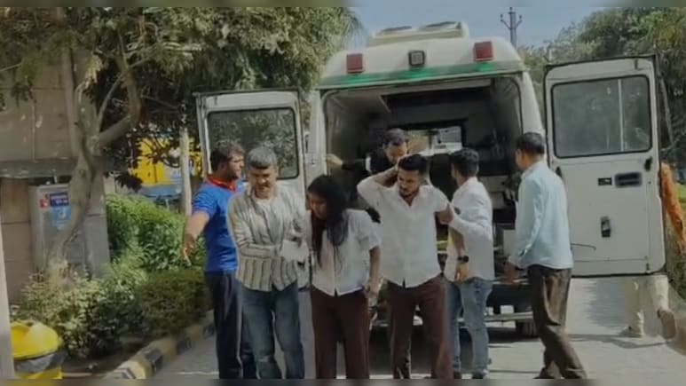 माउंट आबू&ndash;आबूरोड मार्ग पर बड़ा सड़क हादसा, 17 यात्री घायल