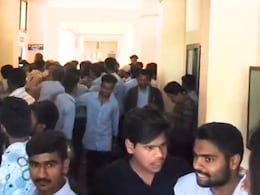 उज्जैन के कॉलेज में भिड़े छात्रों के गुट, मोबाइल में भजन बजा तो दोस्तों संग मिलकर छात्र को पीटा; 8 पर FIR