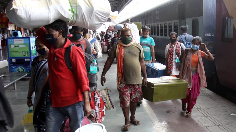 ट्रेन में ज्यादा सामान ले जाना पड़ेगा भारी... प्लेन की तरह देना होगा एक्स्ट्रा चार्ज, सरकार ने दिया बड़ा बयान