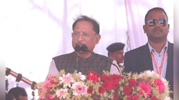 CM साय ने PM आवास की सौंपी चाबी, शहीद वीर नारायण सिंह को श्रद्धांजलि अर्पित कर दी 101 करोड़ की सौगात