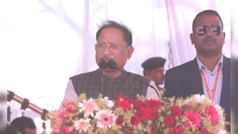 CM साय ने PM आवास की सौंपी चाबी, शहीद वीर नारायण सिंह को श्रद्धांजलि अर्पित कर दी 101 करोड़ की सौगात