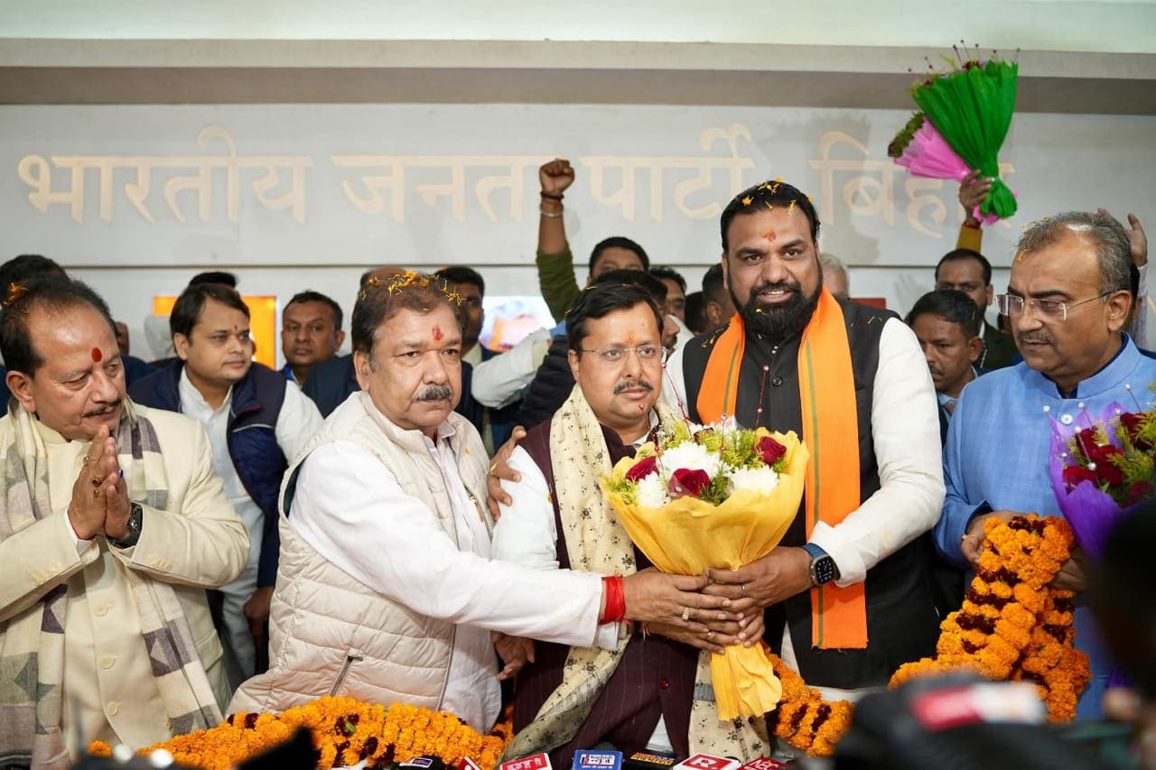 BJP के राष्ट्रीय कार्यकारी अध्यक्ष घोषित किए जाने के बाद पटना स्थित पार्टी दफ्तर में साथी नेताओं के साथ नितिन नवीन. BJP के राष्ट्रीय कार्यकारी अध्यक्ष घोषित किए जाने के बाद पटना स्थित पार्टी दफ्तर में साथी नेताओं के साथ नितिन नवीन.