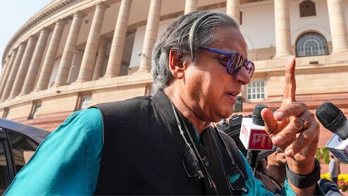 वीर सावरकर पुरस्कार क्या है? शशि थरूर ने जिसे लेने से कर दिया इनकार