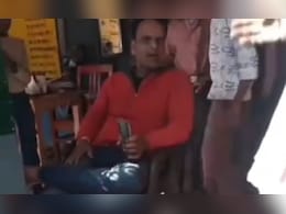 मिड-डे-मील में एक्सट्रा रोटी मांगने पर प्रधानाचार्य ने छात्र को बेरहमी से पीटा, शिकायत लेकर आए ग्रामीणों से कहा- सस्पेंड करवा दो