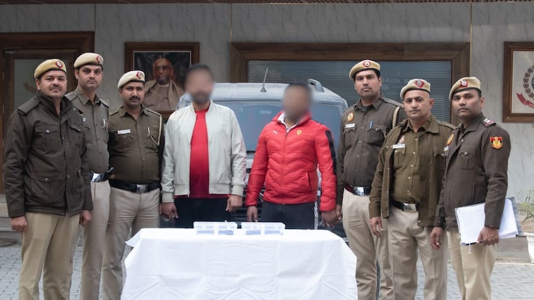 नीरज बवाना गैंग से जुड़े दो बदमाश गिरफ्तार, बुलेटप्रूफ स्कॉर्पियो से बरामद हुए हथियार और कारतूस