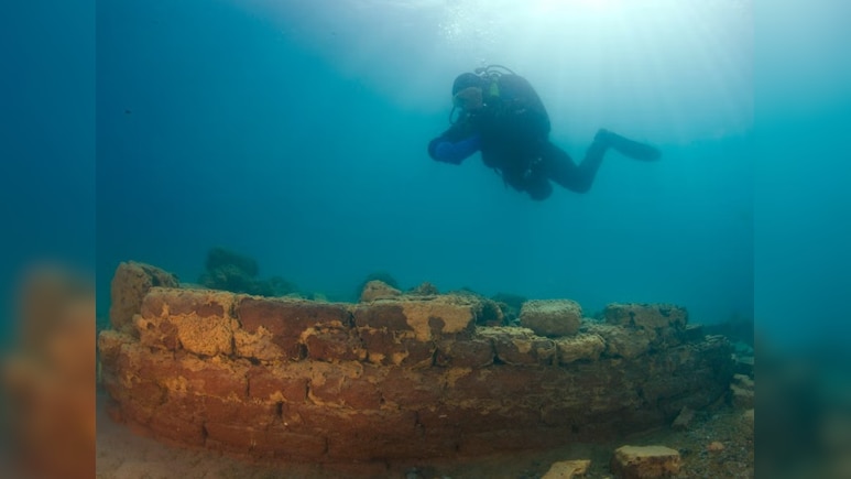 600 साल बाद पानी में डूबे शहर का खुलासा!गहरी झील में मिला दूसरी दुनिया का रास्ता,सड़क-इमारतें कब्रिस्तान मौजूद