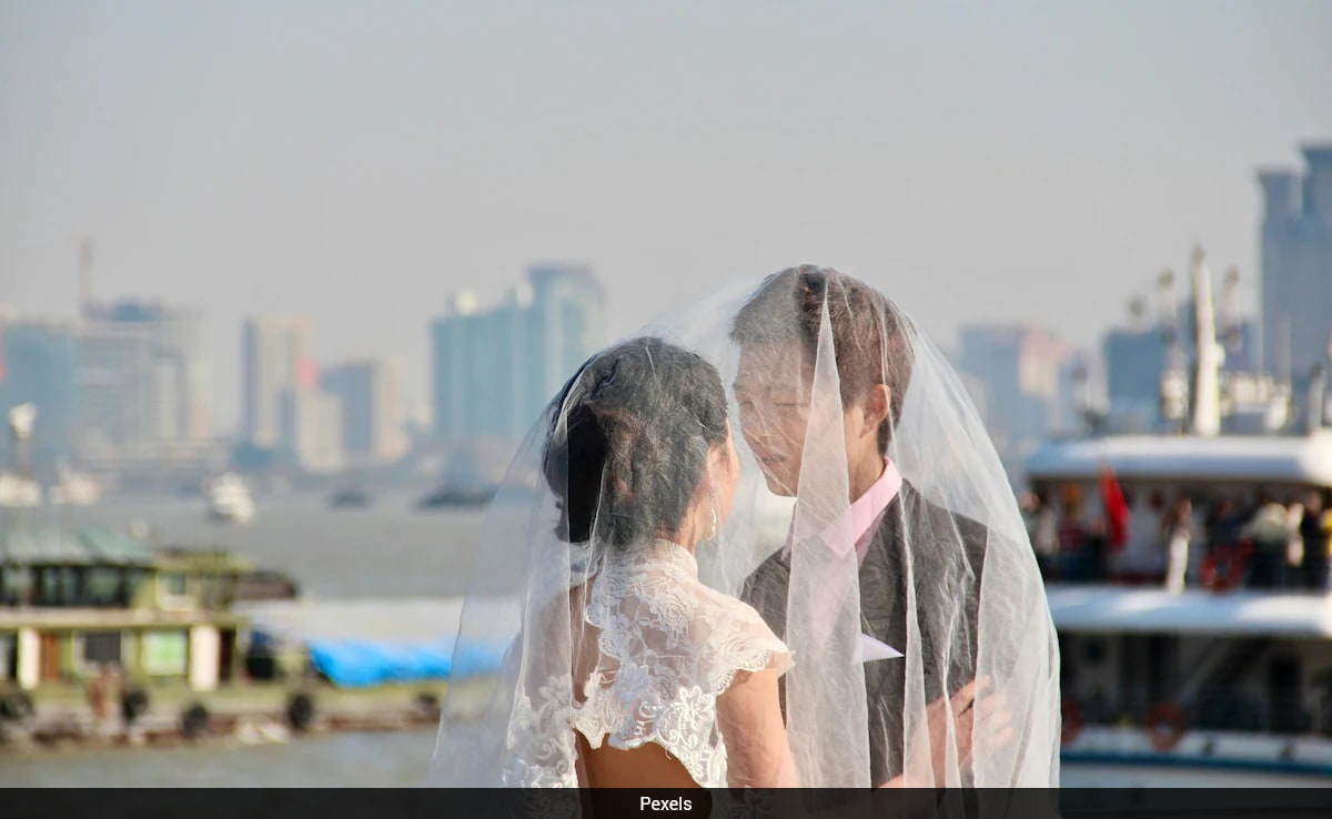 Chinese Woman Marries Man Who Saved Her From Earthquake Rubble