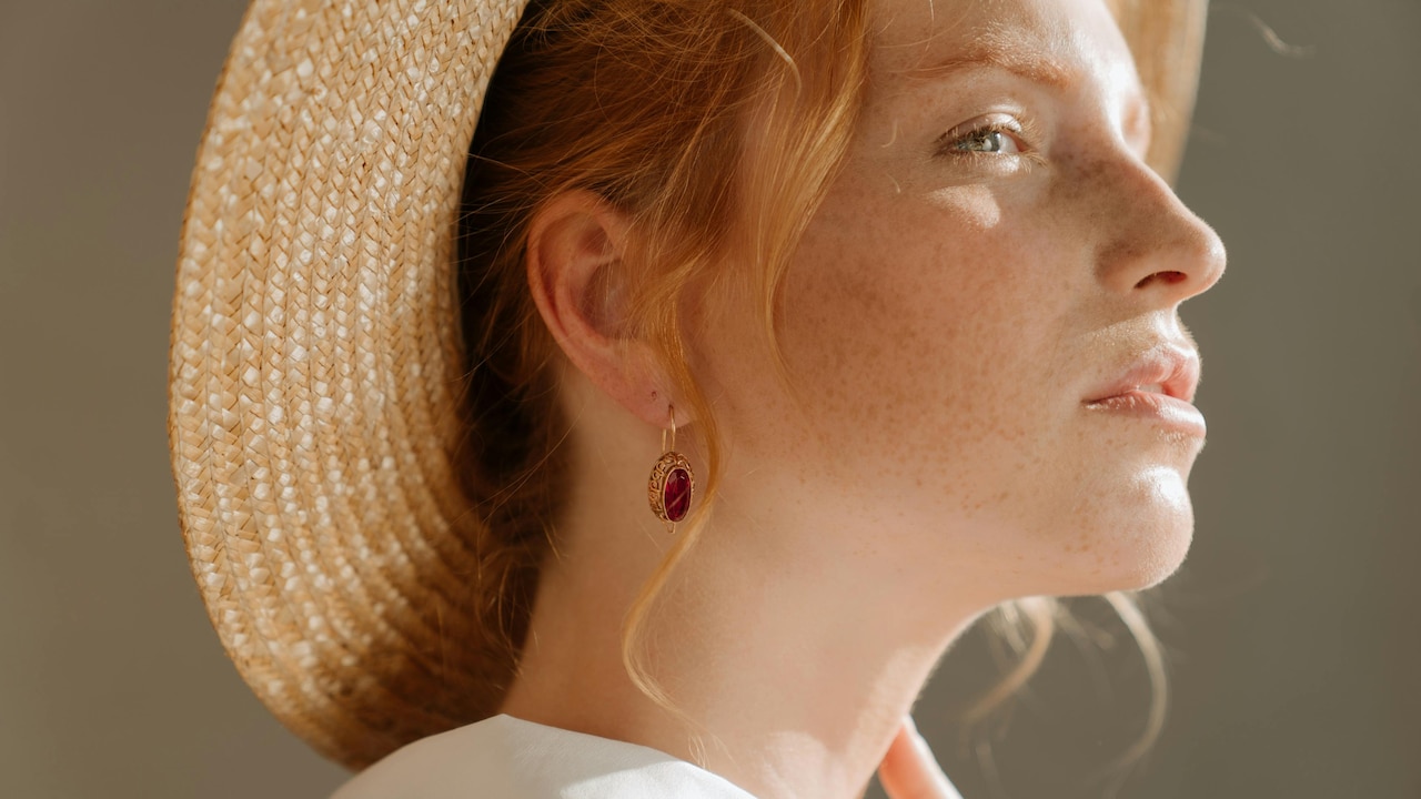 How To Choose Earrings Based On Face Shape: A Simple Visual Guide How To Choose Earrings Based On Face Shape: A Simple Visual Guide