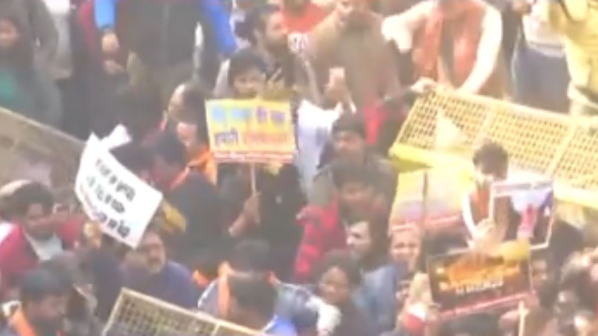 Protests At Bangladesh High Commission In Delhi Over Hindu Man's Lynching