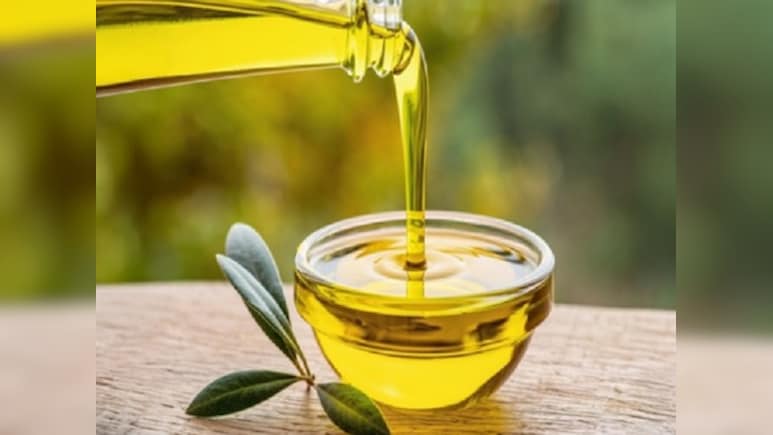 जोड़ों के दर्द से लेकर स्किन तक में फायदेमंद है अरंडी का तेल, जानें इस्तेमाल का तरीका