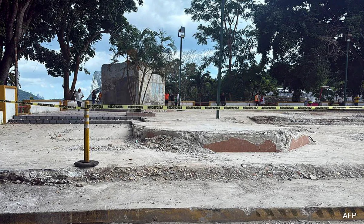 China-Panama Friendship Monument Demolished in Panama Canal