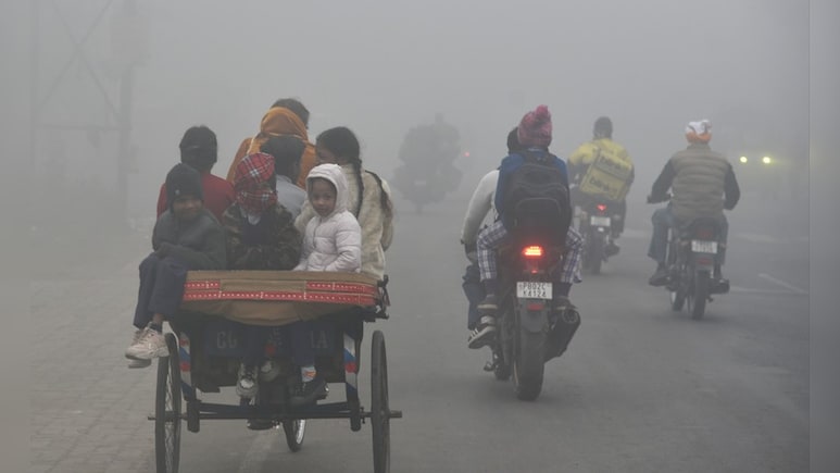 नए साल पर कोहरे का साया, 7 राज्यों में ऑरेंज अलर्ट, यूपी में रेड अलर्ट; जानें एक जनवरी को कैसा रहेगा मौसम