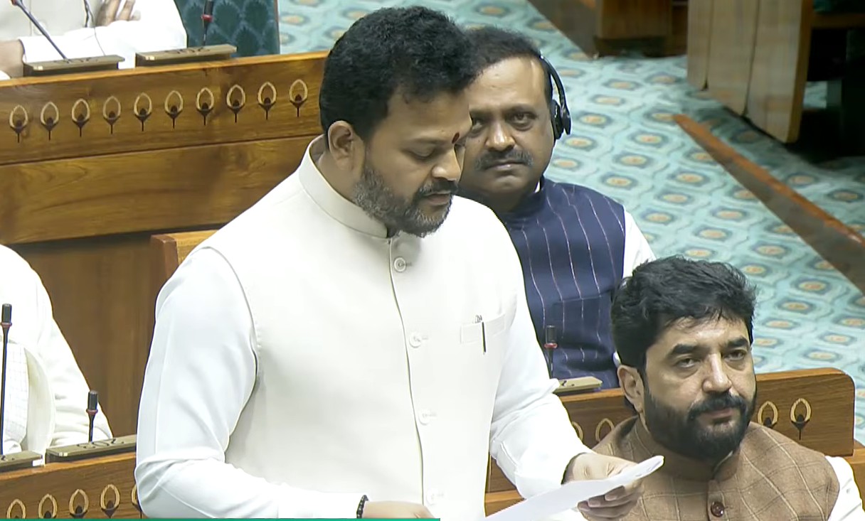 'जल्द ही नई एयरलाइन कंपनियां आएंगी, Indigo पर भी होगा सख्त एक्शन...', लोकसभा में उड्डयन मंत्री का बड़ा ऐलान