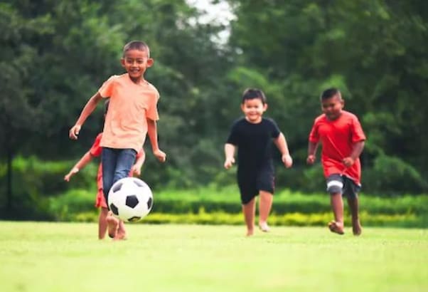 बचपन के 'टॉपर्स' लाइफ के 'बैकबेंचर'! ये बच्चे हासिल करते हैं बड़ा मुकाम; रिसर्च में बड़ा खुलासा