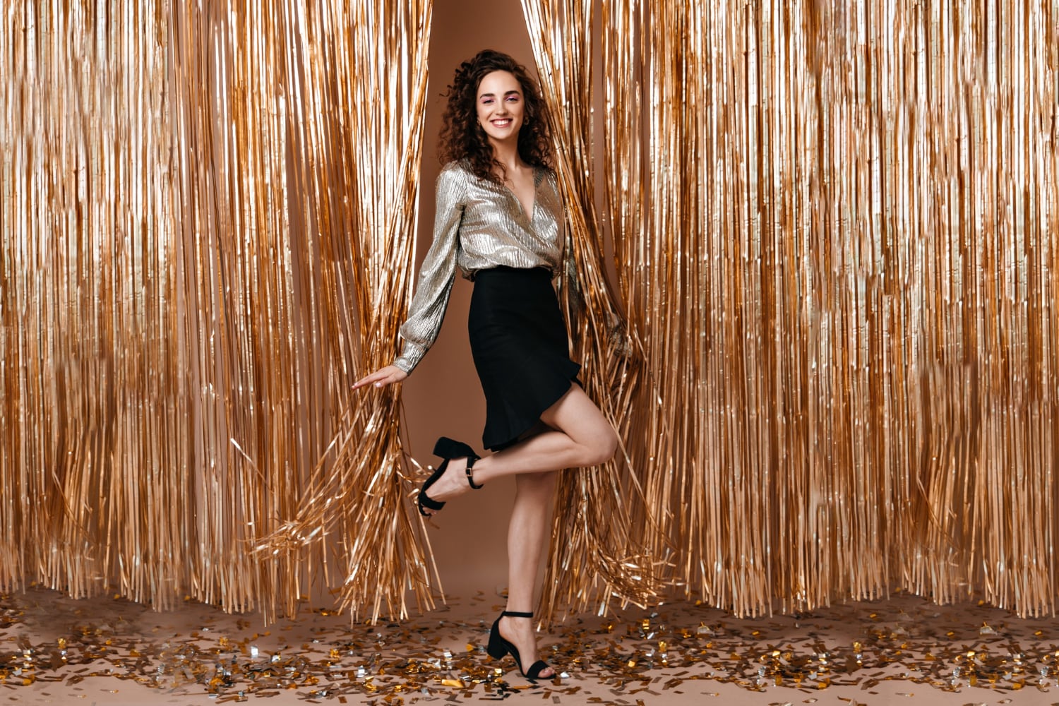 Grab your favourite sequin and metallic skirts at great discounts on Myntra