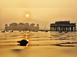 रविवार के दिन गुड़ और तांबे का दान क्यों है विशेष? जानें कैसे करें व्रत