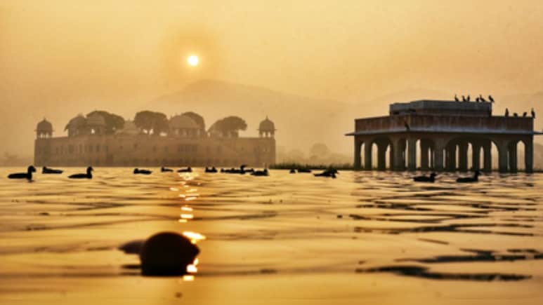 रविवार के दिन गुड़ और तांबे का दान क्यों है विशेष? जानें कैसे करें व्रत