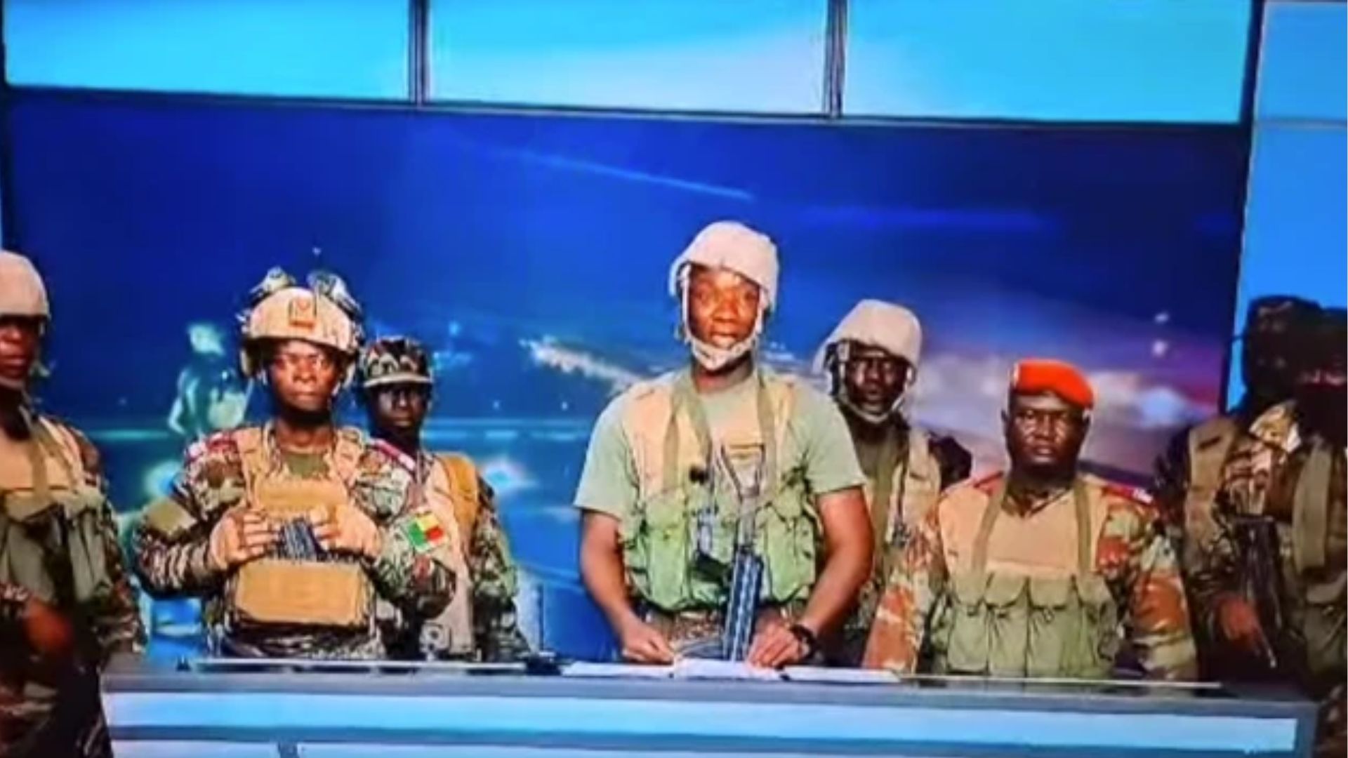 अफ्रीका के एक और देश में तख्तापलट होते-होते रह गया! बागी सैनिकों ने TV पर कह दिया था कि सरकार गिर गई