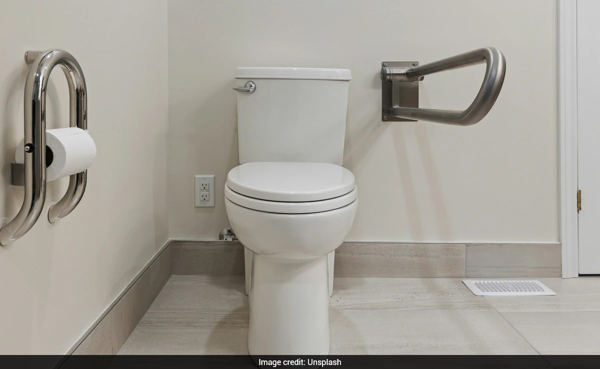 Man Suing Outback Steakhouse Over Toilet Seat Collapse