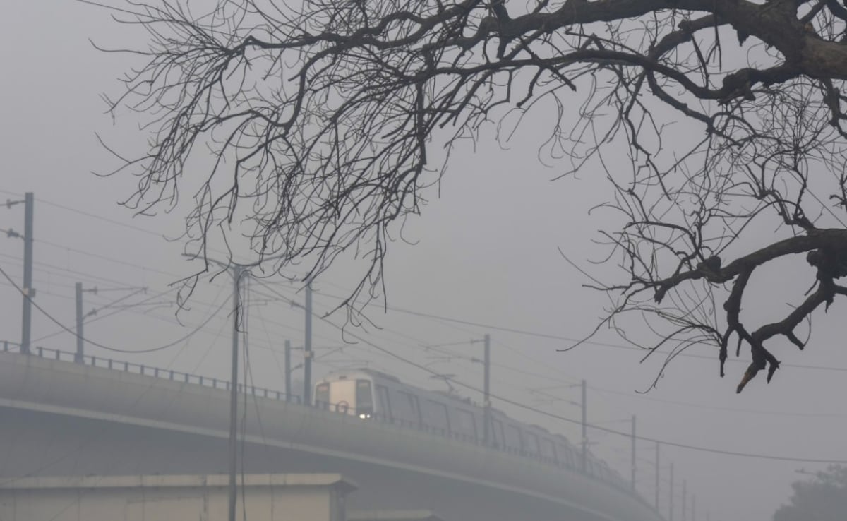 प्रदूषण पर सुप्रीम कोर्ट की तल्ख टिप्पणी- अमीरों के कारण गरीब परेशान, 17 दिसंबर को सुनवाई, कड़े निर्देश जारी कर सकता है SC प्रदूषण पर सुप्रीम कोर्ट की तल्ख टिप्पणी- अमीरों के कारण गरीब परेशान, 17 दिसंबर को सुनवाई, कड़े निर्देश जारी कर सकता है SC