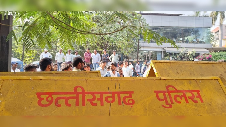 अमित बघेल का सरेंडर... 26 दिनों से थे फरारः  12 राज्यों में FIR, मां के अंतिम-संस्कार के लिए मांगेंगे इजाजत