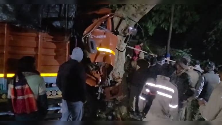 संभल में घने कोहरे का कहर, सड़क हादसे में चार की दर्दनाक मौत