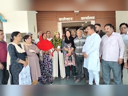 PM Awas Yojana में अंधेरा: मकान मिले, लेकिन न बिजली और न रजिस्ट्री; कलेक्ट्रेट पहुंचे हितग्राही