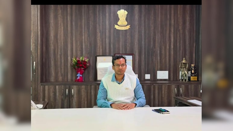 IAS Devesh Dhruv: दंतेवाड़ा में युवा कलेक्टर देवेश ने संभाल ली कमान, नक्सल इलाके में सबसे ज्यादा रही है पोस्टिंग&nbsp;