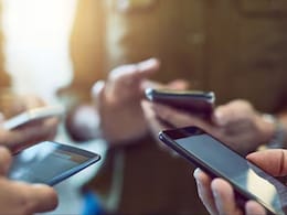 हिमाचल के स्कूलों में मोबाइल फोन, स्मार्ट वॉच के इस्तेमाल पर रोक, नए साल से लागू होंगे आदेश&nbsp;