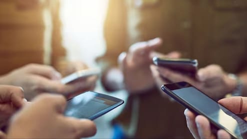 हिमाचल के स्कूलों में मोबाइल फोन, स्मार्ट वॉच के इस्तेमाल पर रोक, नए साल से लागू होंगे आदेश&nbsp;