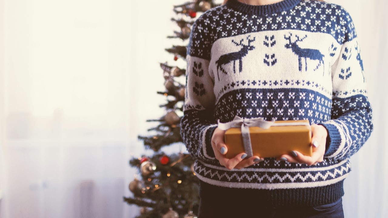 Light Woollens vs Bulky Sweaters: Which Keeps You Warmer in Mild Winters?