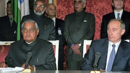 दिल्ली में आज पुतिन, पर वायरल हो रही 2001 की फोटो, मोदी-पुतिन का रिश्ता 25 साल पुराना