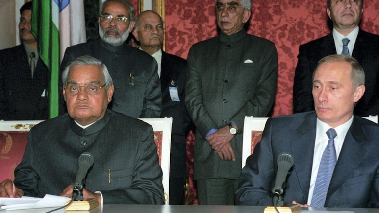 दिल्ली में आज पुतिन, पर वायरल हो रही 2001 की फोटो, मोदी-पुतिन का रिश्ता 25 साल पुराना