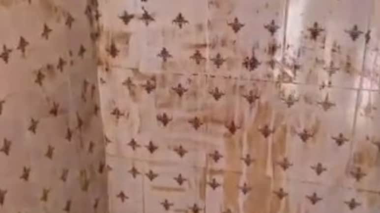 Rajasthan: शौचालय की टाइल्स देखकर भावनाएं आहत! हिन्दू संगठनों का फूटा गुस्सा, नगर पालिका प्रशासन बैकफुट पर