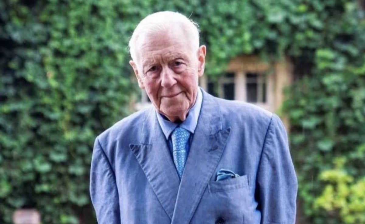 79-Year-Old British Baronet Offers £50,000 Annually to Younger Woman Willing to Bear Male Heir for Historic Estate