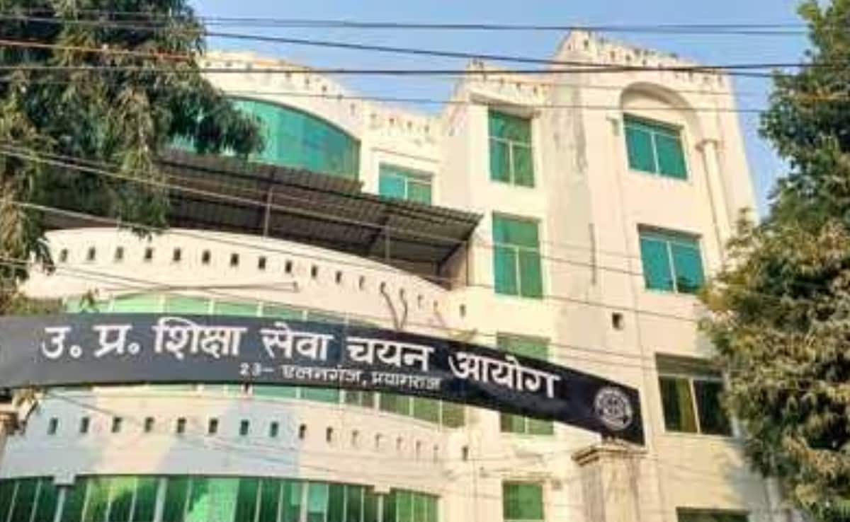 योगी आदित्यनाथ सरकार ने प्रदेश के पूर्व डीजीपी प्रशांत कुमार को उत्तर प्रदेश शिक्षा सेवा चयन आयोग का प्रमुख बनाया है.