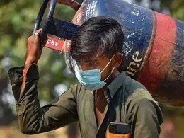 LPG Price Hike: नए साल का महंगा' तोहफा, कमर्शियल गैस सिलेंडर के दाम बढ़े, जानें कब से लागू होगी नई दरें