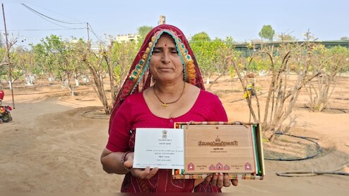 सीकर की बेटी को राष्&zwj;ट्रपत&zwj;ि का न्&zwj;योता, राजस्&zwj;थान में सेब की खेत&zwj;ी कर पेश क&zwj;िया म&zwj;िसाल&nbsp;